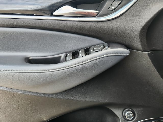 Used 2022 Buick Enclave Essence w/ Experience Buick Package FWD image 21