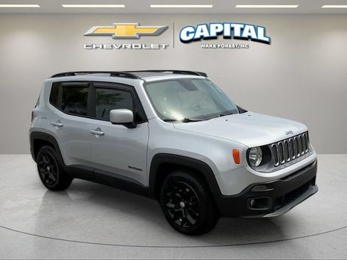 Used 2015 Jeep Renegade Latitude FWD image 7