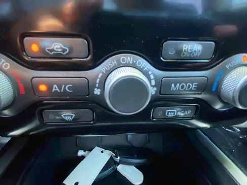 Used 2017 Nissan Pathfinder SV AWD/4WD image 24