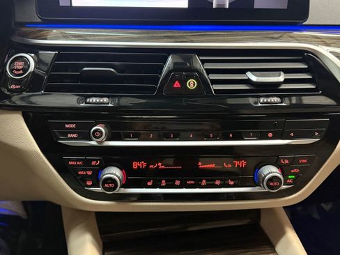 Used 2021 BMW 530i w/ Convenience Package image 32