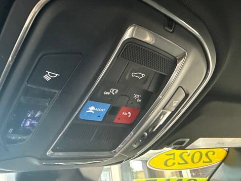 Used 2025 Jeep Grand Cherokee Altitude AWD/4WD image 18