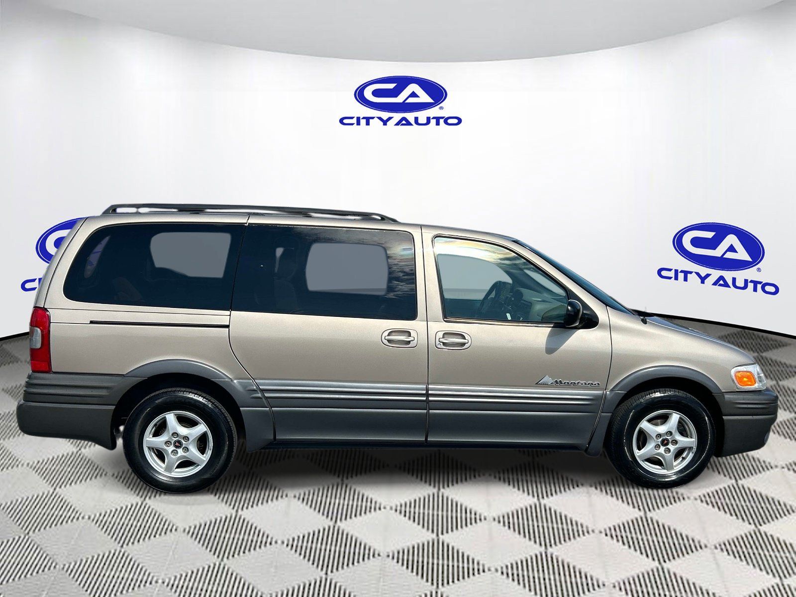 Used 2003 Pontiac Montana Extended FWD image 2