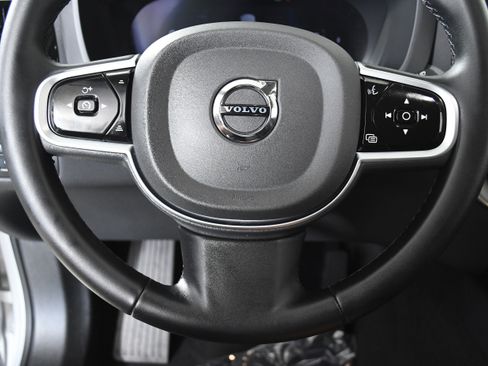 Used 2025 Volvo XC60 B5 Plus image 10
