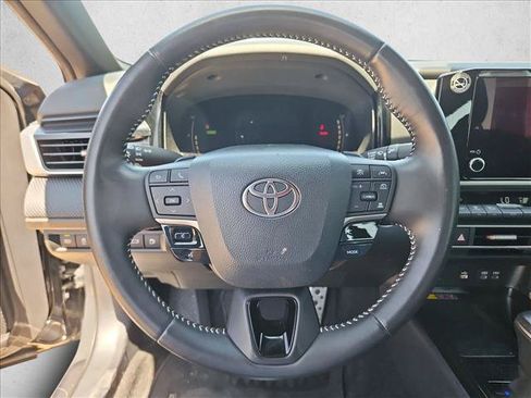 Used 2025 Toyota Camry SE FWD image 13