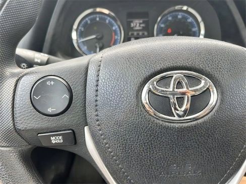 Used 2018 Toyota Corolla LE w/ LE Premium Package w/Moonroof image 24