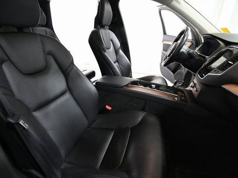 Used 2021 Volvo XC90 T6 Momentum w/ Protection Package Premier image 26