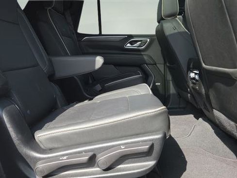 Used 2024 GMC Yukon SLT w/ SLT Premium Package image 19