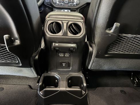 Used 2024 Jeep Gladiator Rubicon w/ Technology Group AWD/4WD image 32