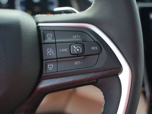 Used 2023 Jeep Grand Cherokee L Limited w/ Luxury Tech Group II RWD image 32