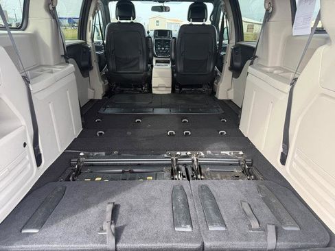 Used 2017 Dodge Grand Caravan SXT image 28