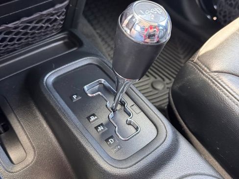 Used 2017 Jeep Wrangler Unlimited Sahara AWD/4WD image 20