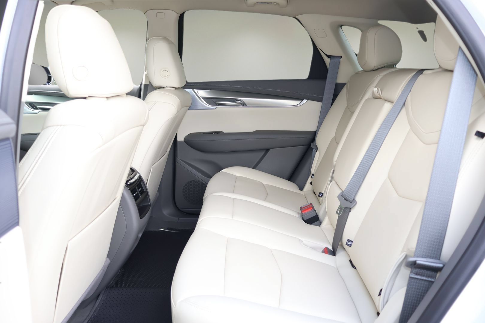 New 2026 Cadillac XT5 Premium Luxury w/ Driver Assist Package FWD image 12