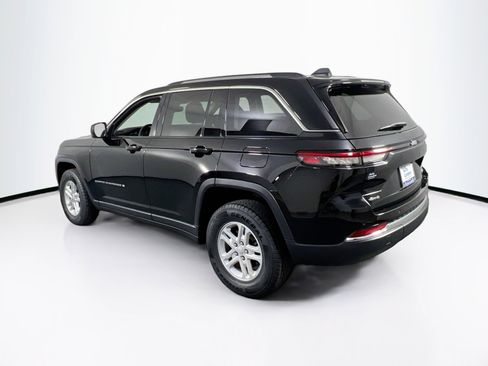Used 2023 Jeep Grand Cherokee Laredo image 7