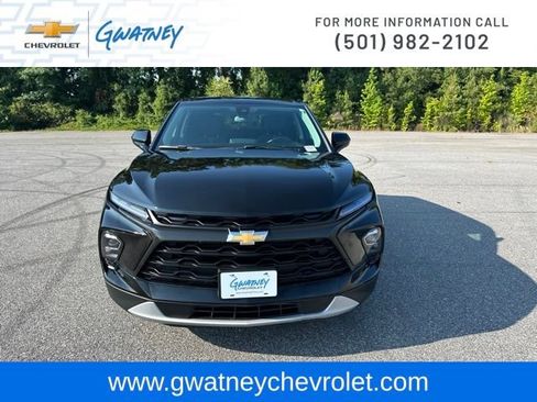 Used 2025 Chevrolet Blazer LT AWD/4WD image 2