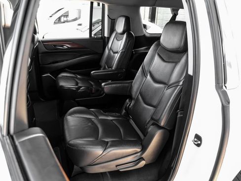 Used 2019 Cadillac Escalade ESV Premium Luxury RWD image 43