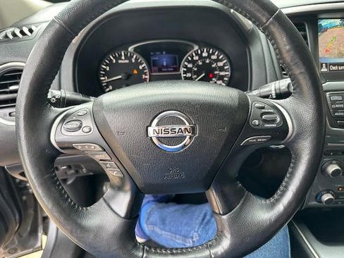 Used 2020 Nissan Pathfinder SL image 24