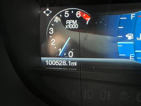 Used 2017 Ford Edge Titanium FWD image 8
