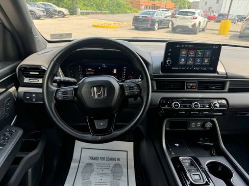 Used 2025 Honda Pilot Black Edition image 26