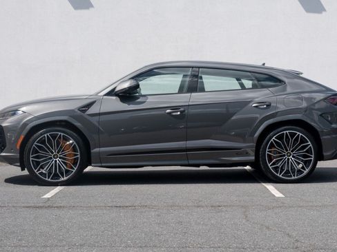 Used 2025 Lamborghini Urus SE AWD/4WD image 3