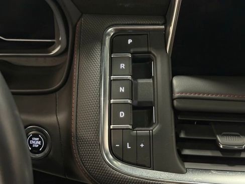 Used 2022 Chevrolet Suburban RST w/ Luxury Package image 18