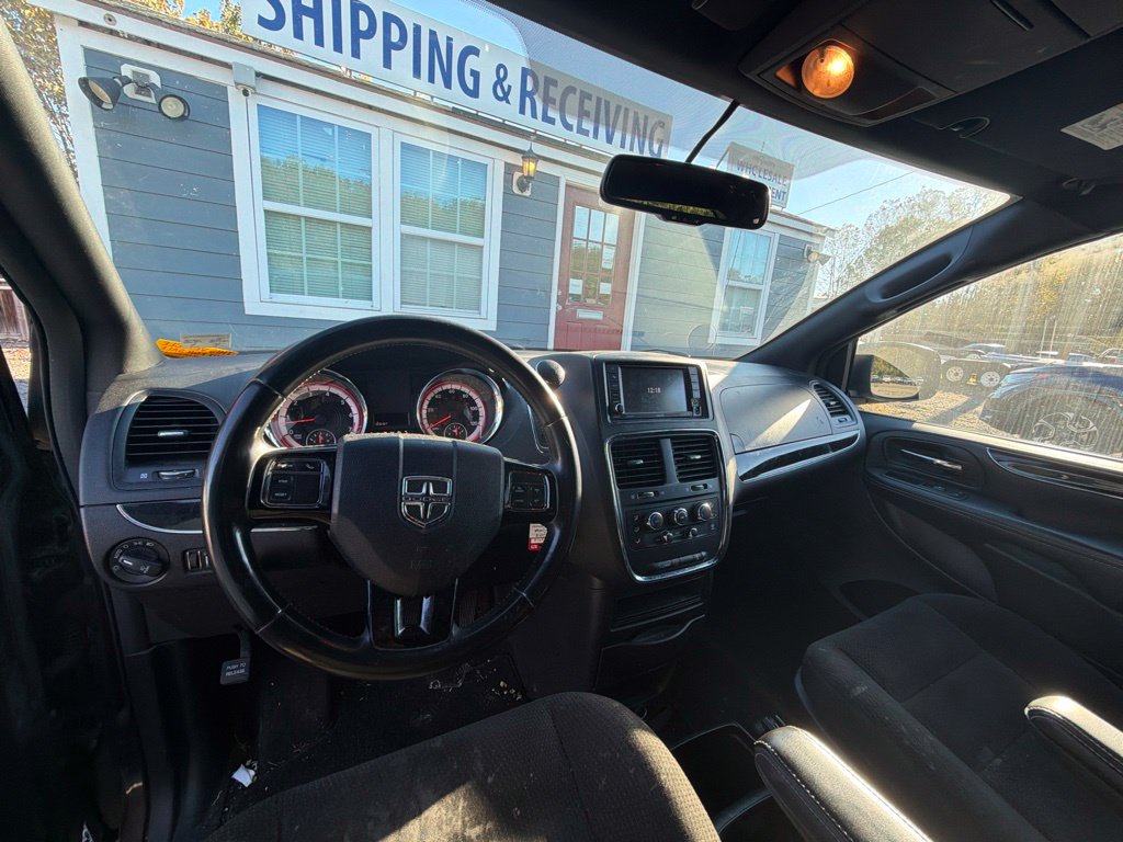 Used 2018 Dodge Grand Caravan SE FWD image 14