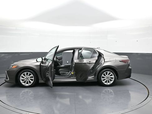 Used 2021 Toyota Camry LE AWD/4WD image 41