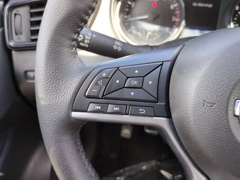 Used 2020 Nissan Rogue SV FWD image 19