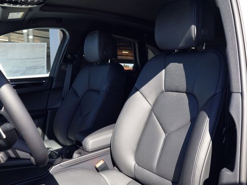 New 2026 Porsche Macan image 5
