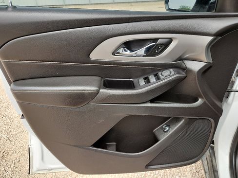 Used 2019 Chevrolet Traverse LT FWD image 11