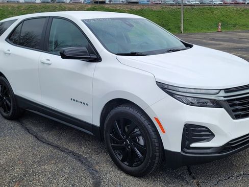 Used 2023 Chevrolet Equinox LS w/ LS Convenience Package image 2