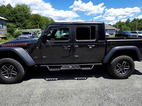 Used 2024 Jeep Gladiator Mojave w/ Convenience Group AWD/4WD image 5