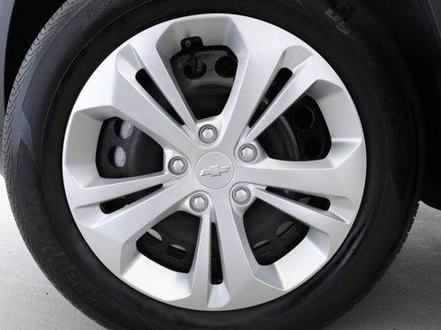 Used 2024 Chevrolet Trax LS image 34