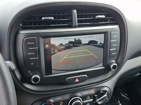 Certified 2025 Kia Soul LX w/ LX Technology Package FWD image 17