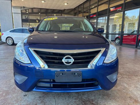 Used 2019 Nissan Versa SV image 2