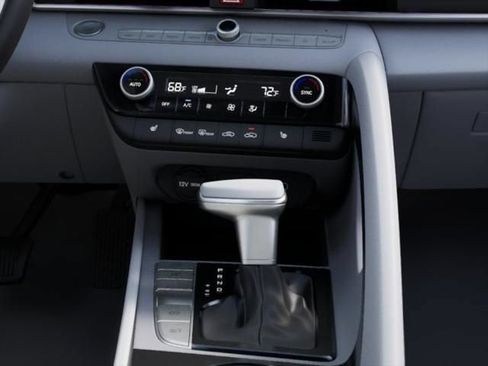Used 2025 Hyundai Elantra SEL FWD image 18