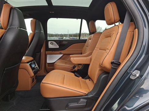 Certified 2023 Lincoln Aviator Black Label AWD/4WD image 11