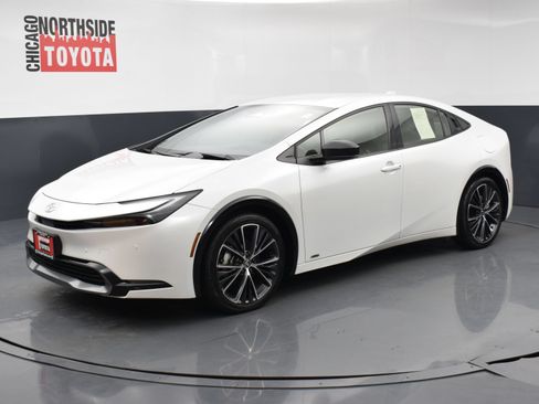 Used 2025 Toyota Prius XLE AWD/4WD image 8
