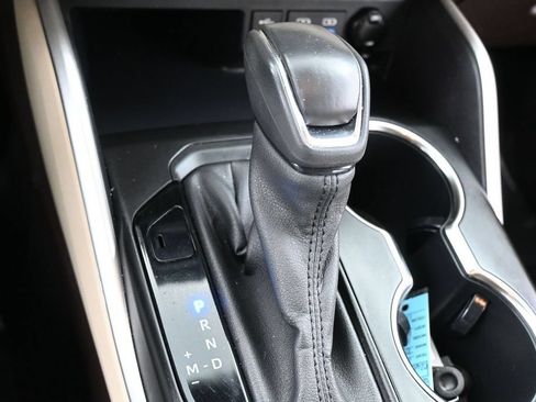 Used 2022 Toyota Highlander XLE FWD image 22