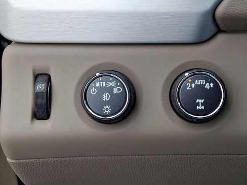 Used 2017 GMC Yukon SLT image 27