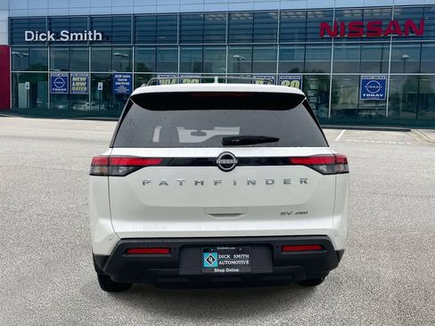 Used 2024 Nissan Pathfinder SV image 5