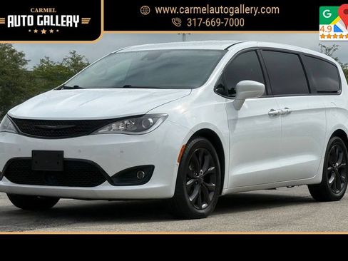 Used 2019 Chrysler Pacifica Touring Plus w/ Advanced Safetytec Group FWD image 1