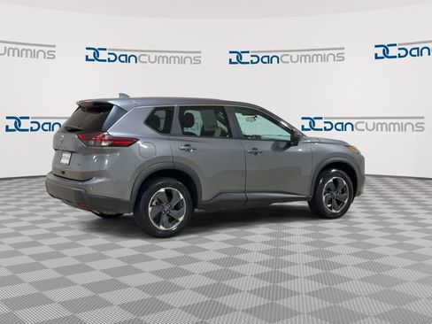 Used 2024 Nissan Rogue SV FWD image 8