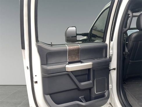 Used 2022 Ford F250 Lariat w/ Lariat Ultimate Package image 13