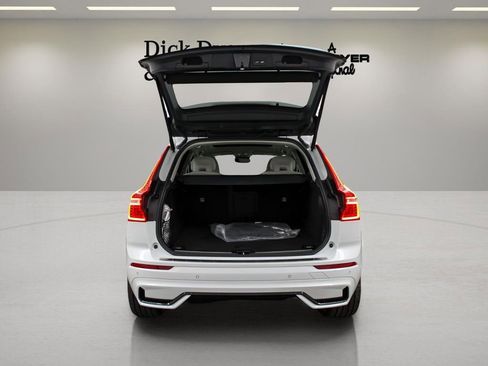 Certified 2023 Volvo XC60 B5 Ultimate w/ Climate Package image 6