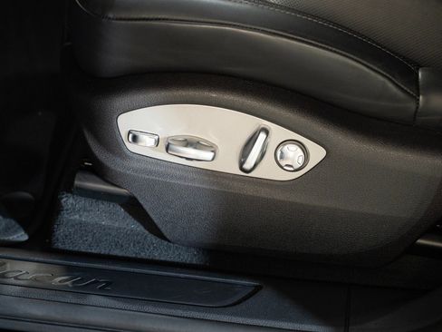 Certified 2026 Porsche Macan AWD/4WD image 12