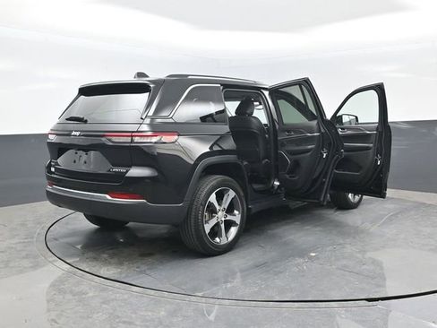 Used 2023 Jeep Grand Cherokee Limited AWD/4WD image 31