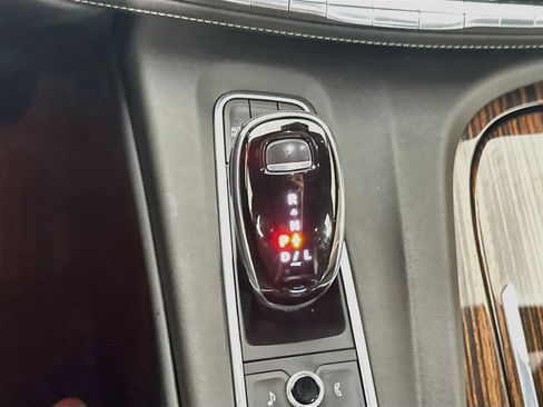 Used 2021 Cadillac Escalade ESV Premium Luxury w/ Driver Assist Tech Package AWD/4WD image 17