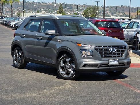 New 2025 Hyundai Venue SEL image 2