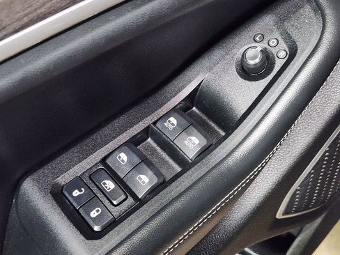 Used 2023 Jeep Grand Cherokee Limited w/ Luxury Tech Group II image 46