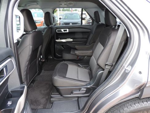 Used 2023 Ford Explorer XLT RWD image 17